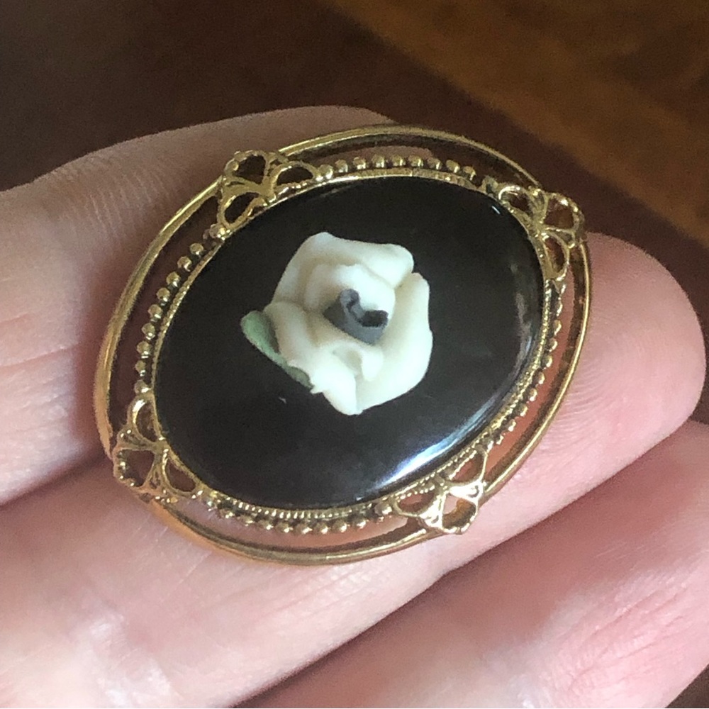 Vintage victorian style black agate porcelain rose brooch pin